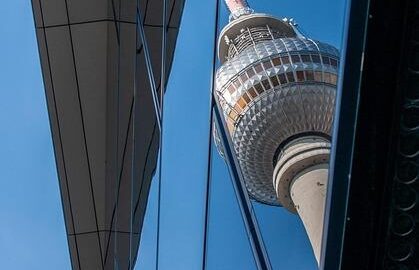 Ve stínu Berlínské zdi: Historický průvodce